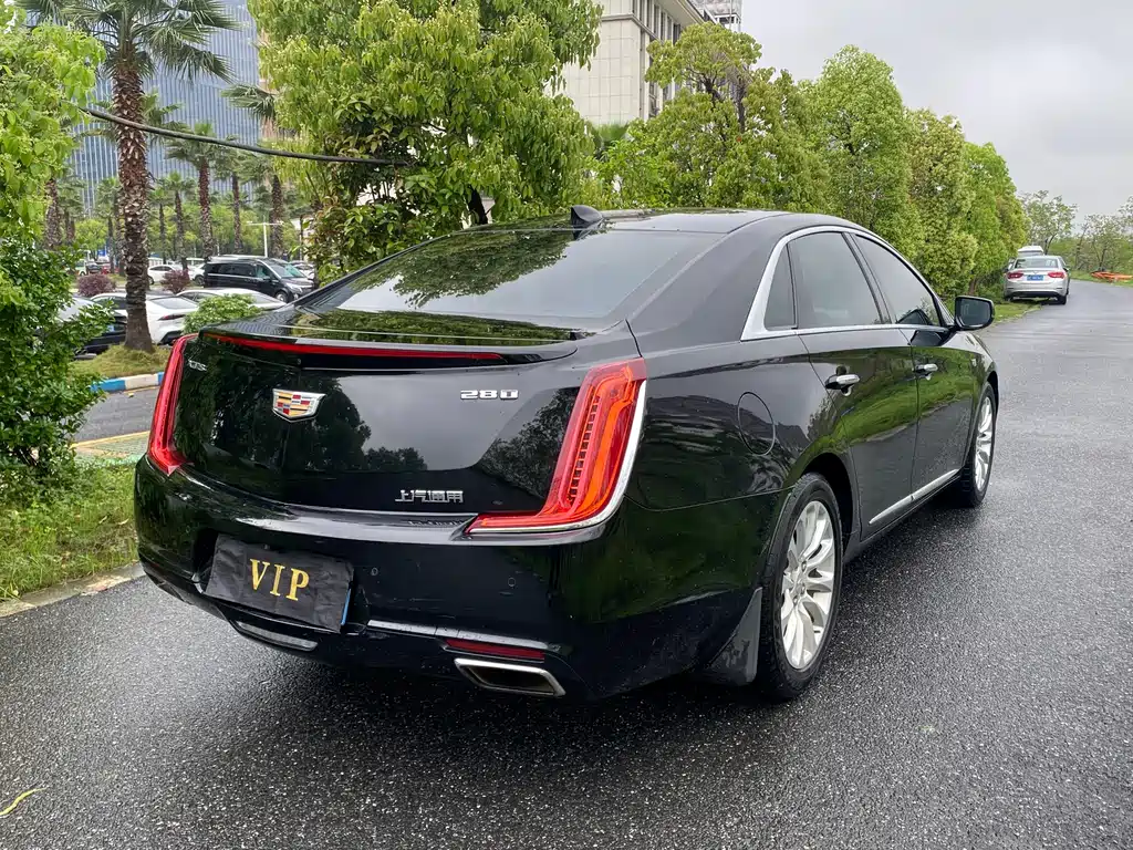 Cadillac XTS — фото 8