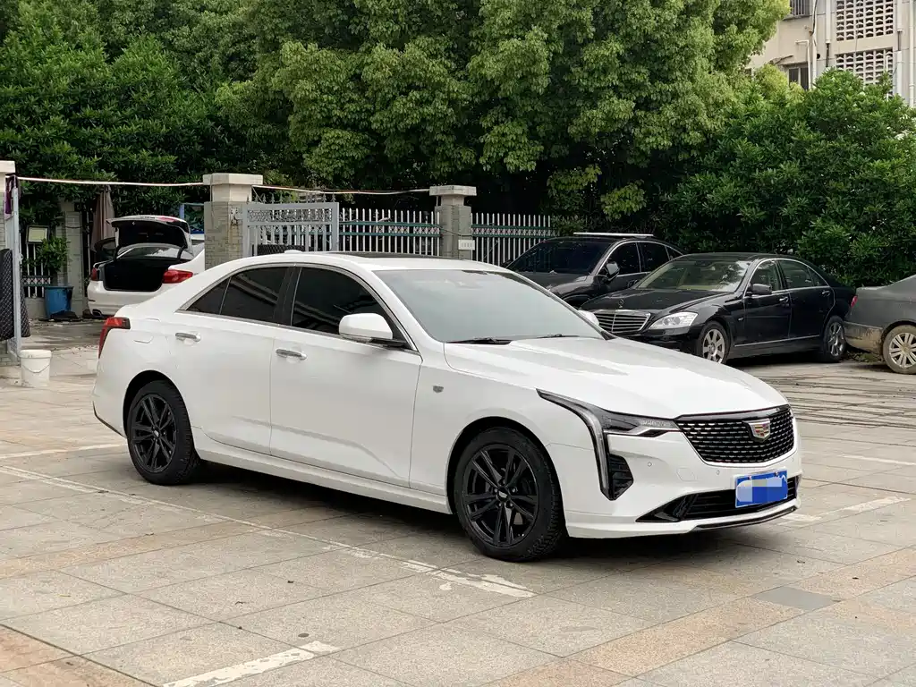 Cadillac CT4 — фото 2