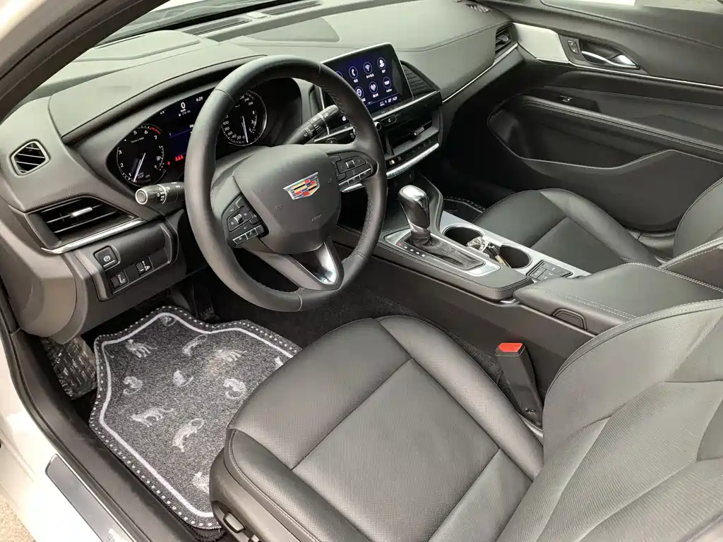 Cadillac CT4 — фото 11