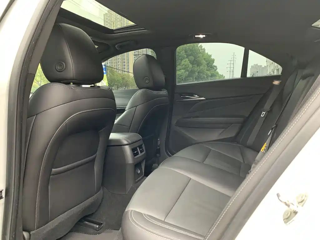 Cadillac CT4 — фото 13
