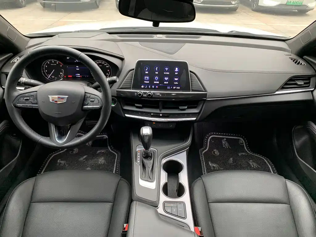 Cadillac CT4 — фото 21
