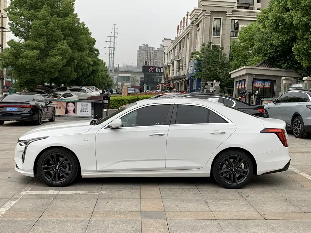 Cadillac CT4 — фото 7