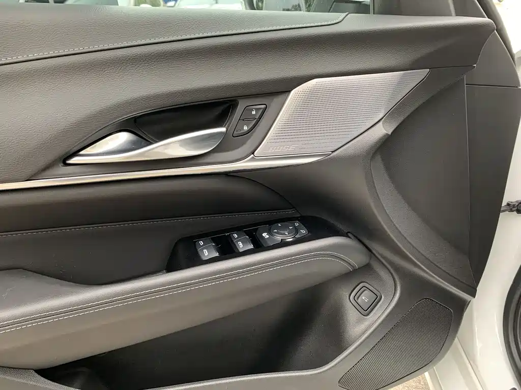 Cadillac CT4 — фото 10