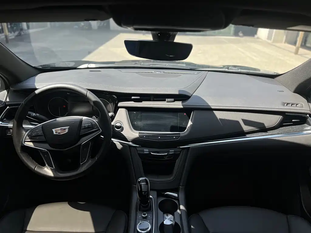 Cadillac XT5 — фото 8