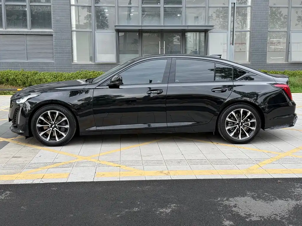 Cadillac CT5 — фото 8