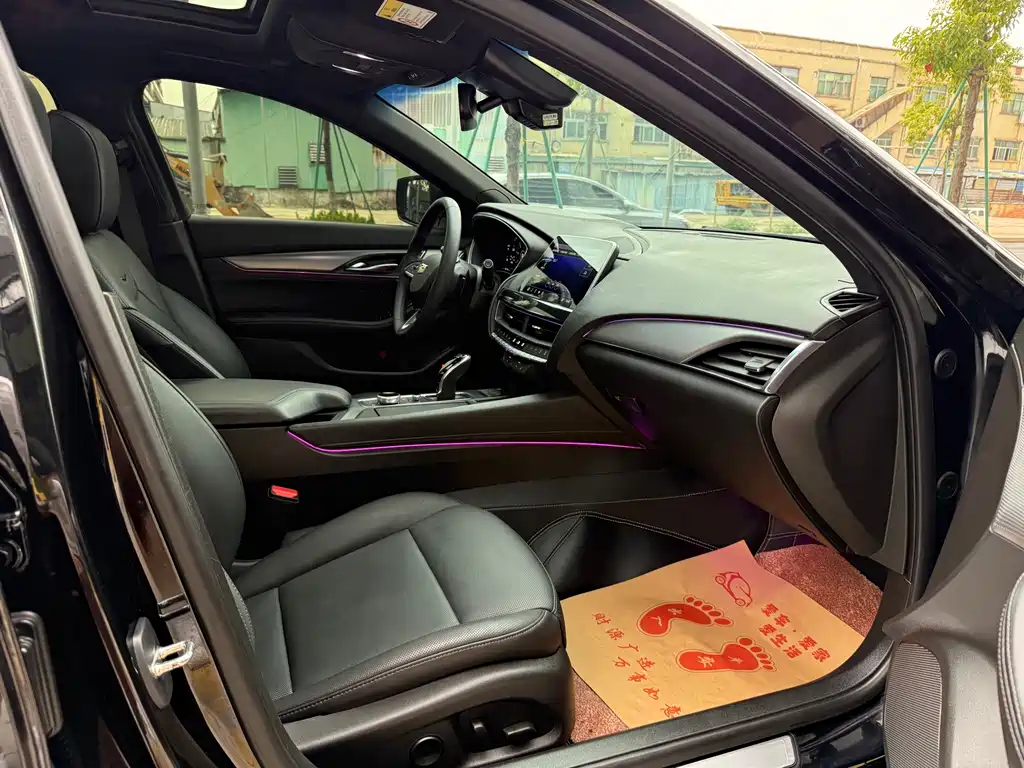 Cadillac CT5 — фото 9