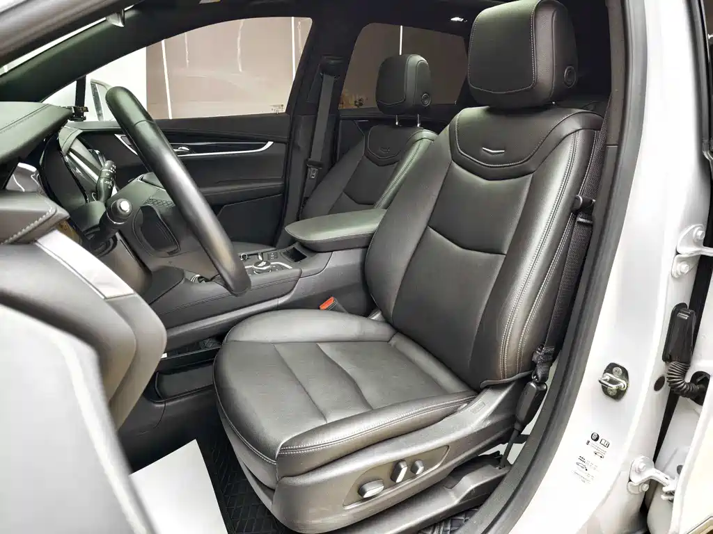 Cadillac XT5 — фото 9