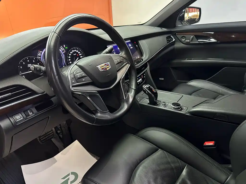Cadillac CT6 — фото 11