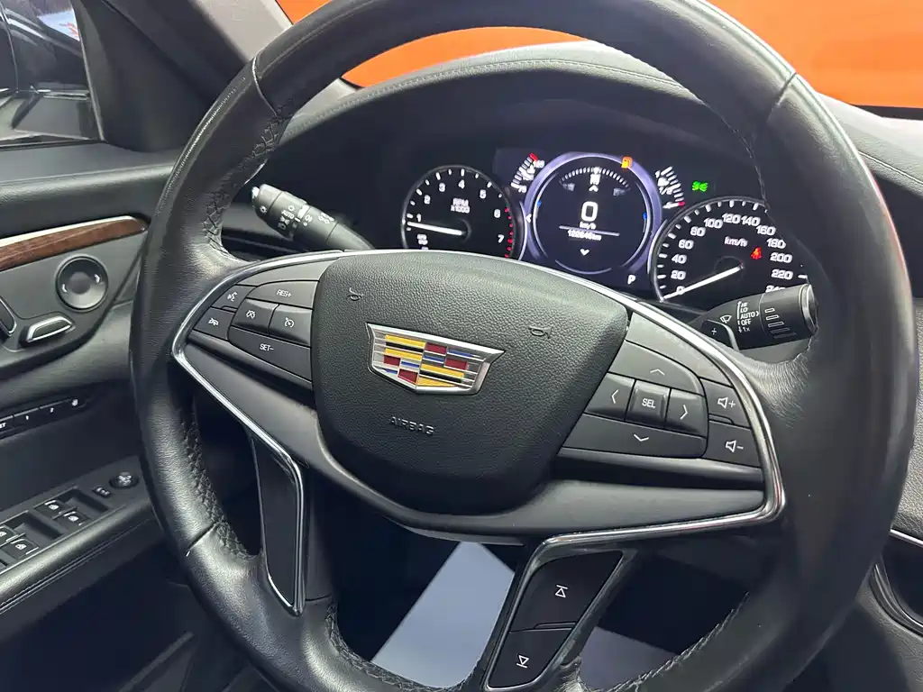 Cadillac CT6 — фото 14