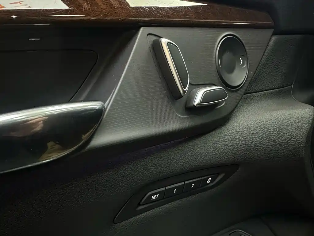 Cadillac CT6 — фото 23