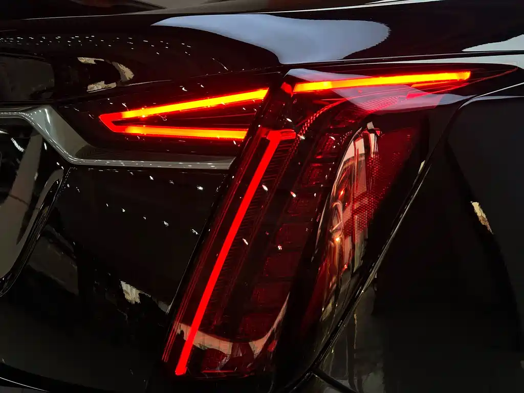 Cadillac CT6 — фото 9