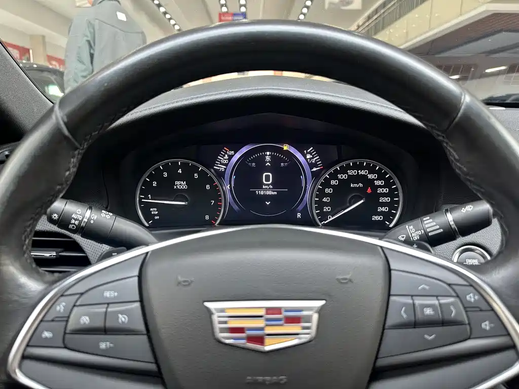 Cadillac CT6 — фото 10