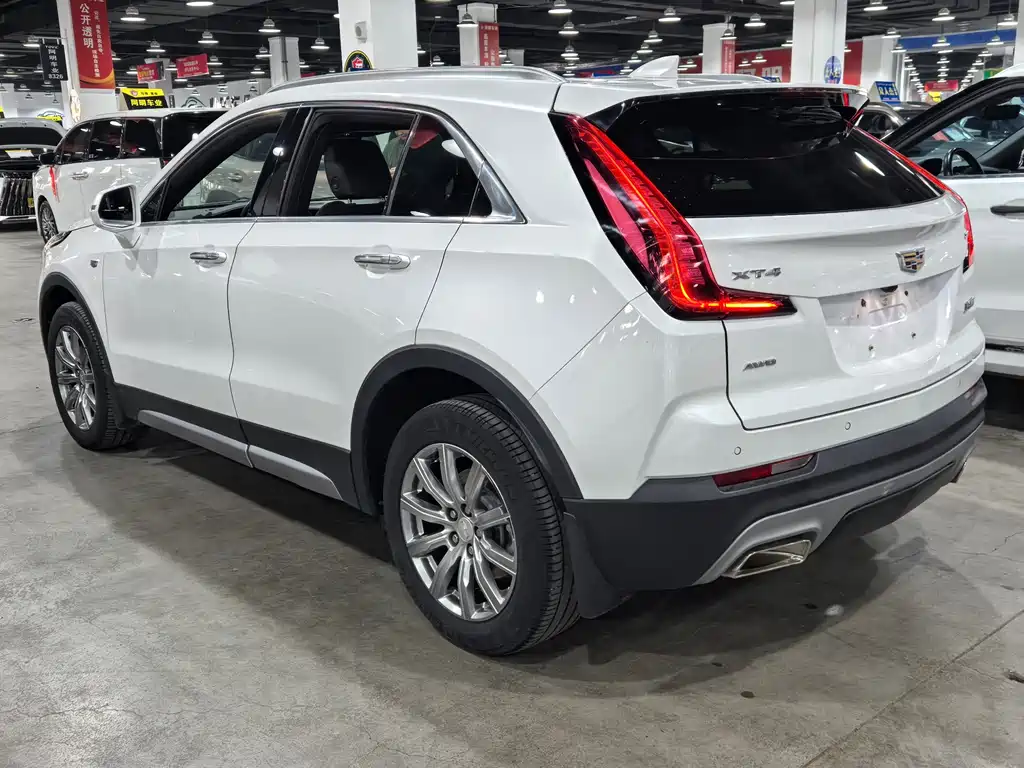 Cadillac XT4 — фото 6