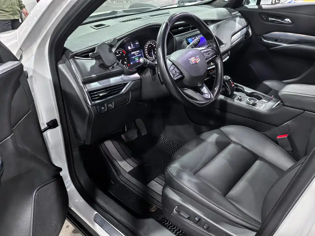 Cadillac XT4 — фото 9