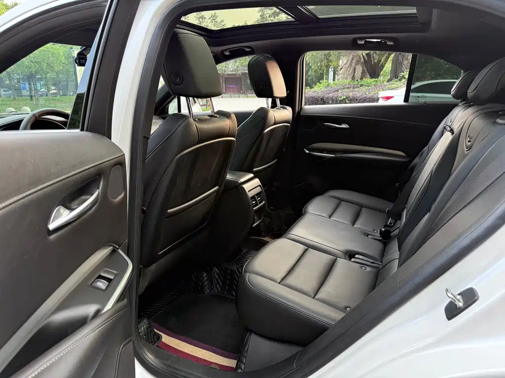 Cadillac XT4 — фото 8