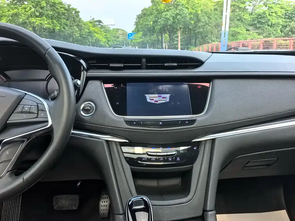Cadillac XT5 — фото 18