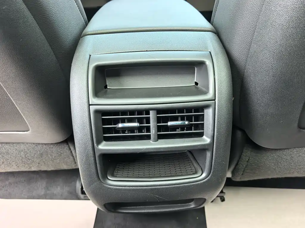 Cadillac XT5 — фото 19