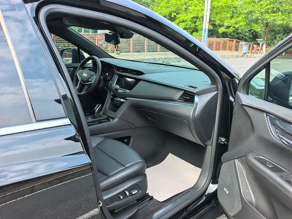 Cadillac XT5 — фото 23