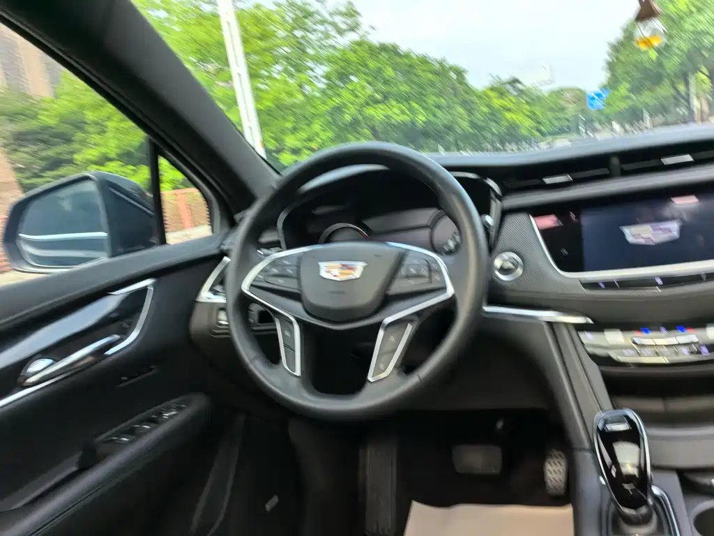 Cadillac XT5 — фото 7