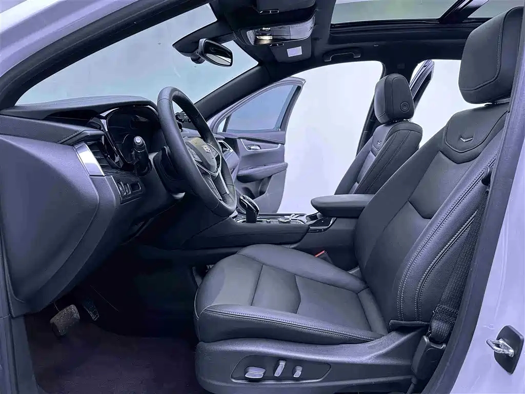 Cadillac XT5 — фото 11