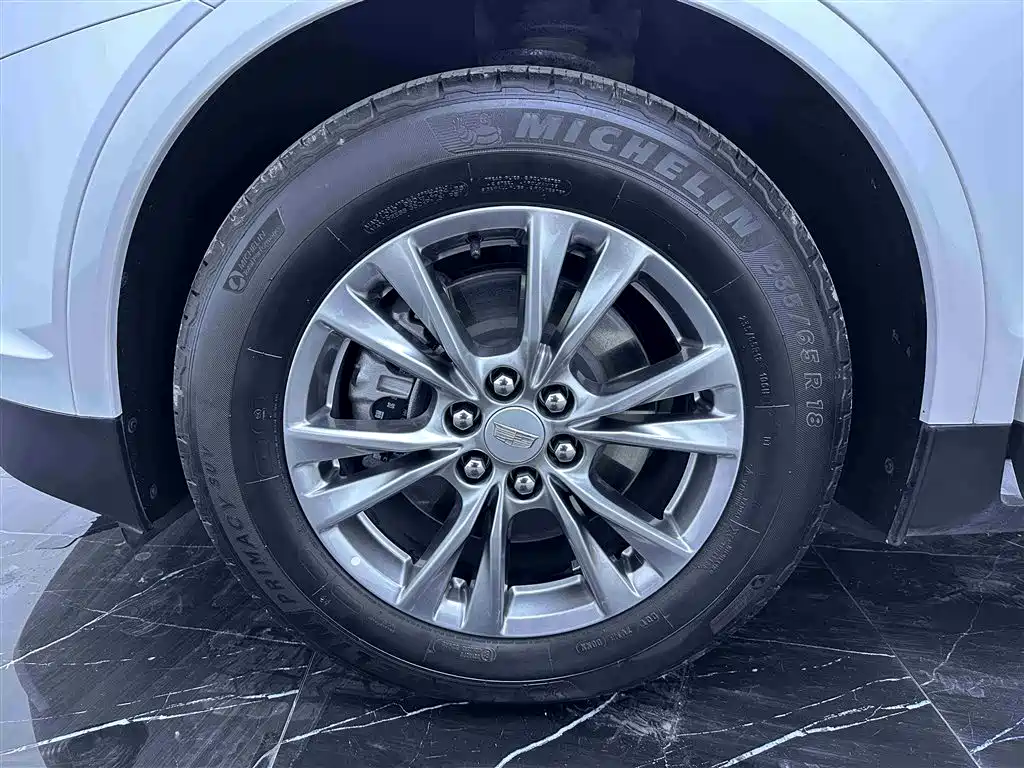 Cadillac XT5 — фото 18