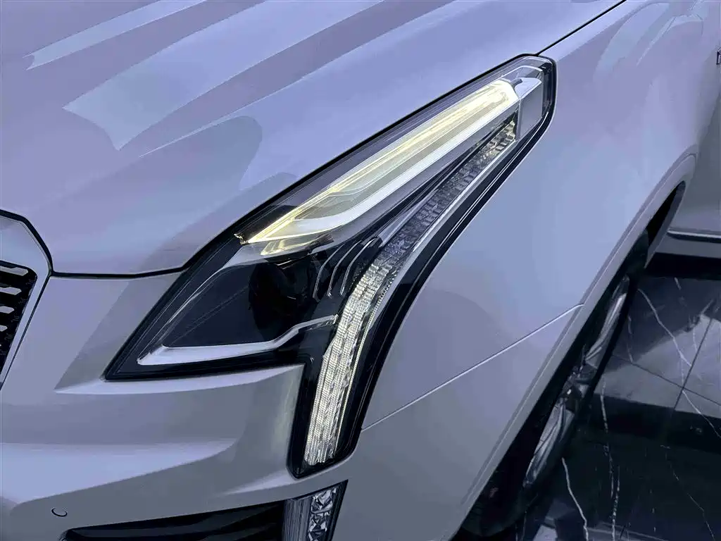 Cadillac XT5 — фото 20