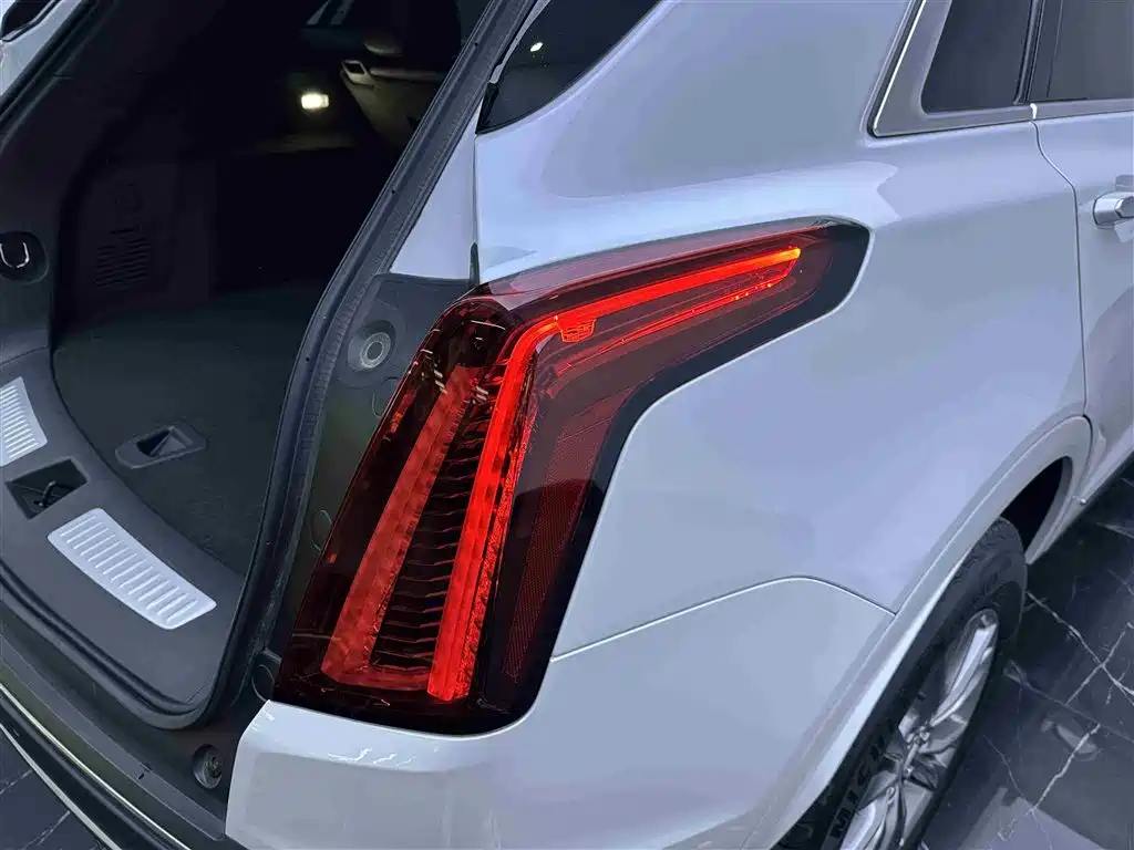 Cadillac XT5 — фото 22