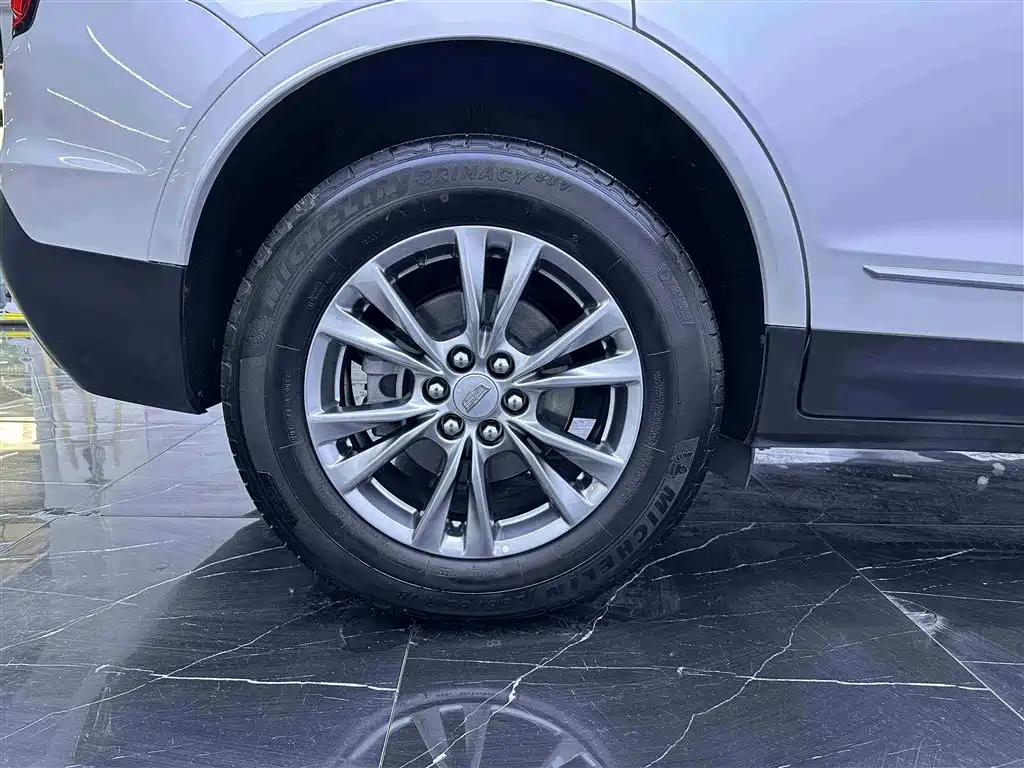 Cadillac XT5 — фото 23