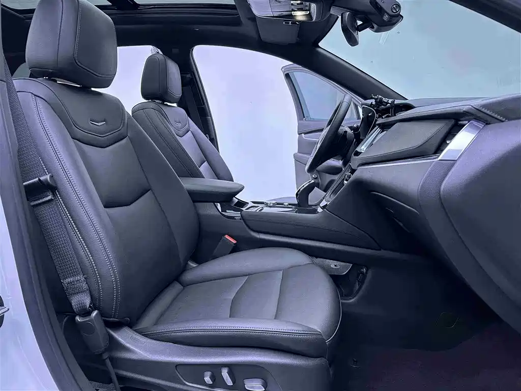 Cadillac XT5 — фото 8