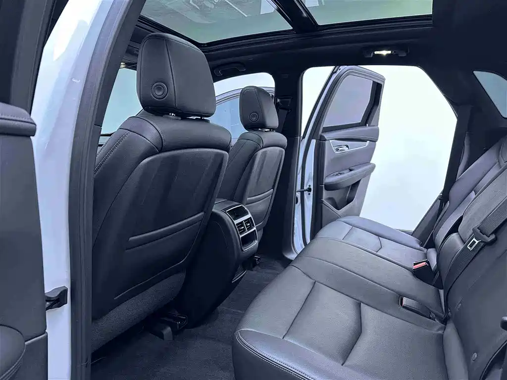 Cadillac XT5 — фото 10