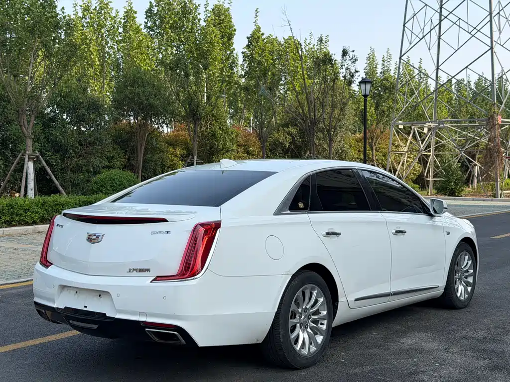 Cadillac XTS — фото 9