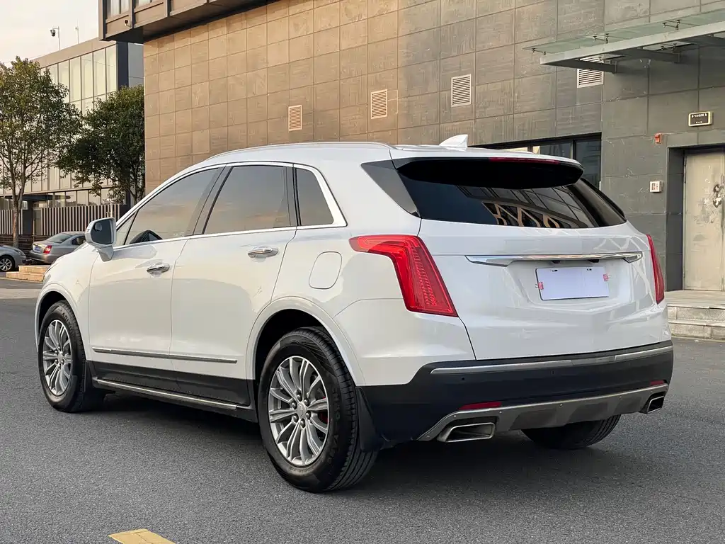 Cadillac XT5 — фото 20
