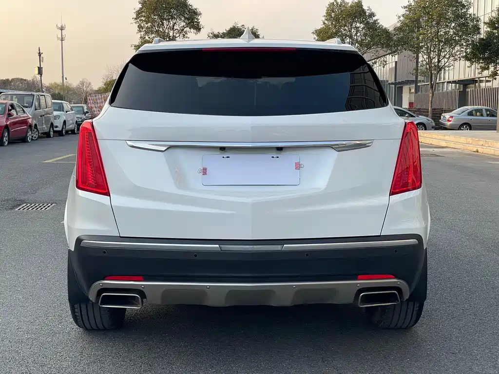 Cadillac XT5 — фото 21