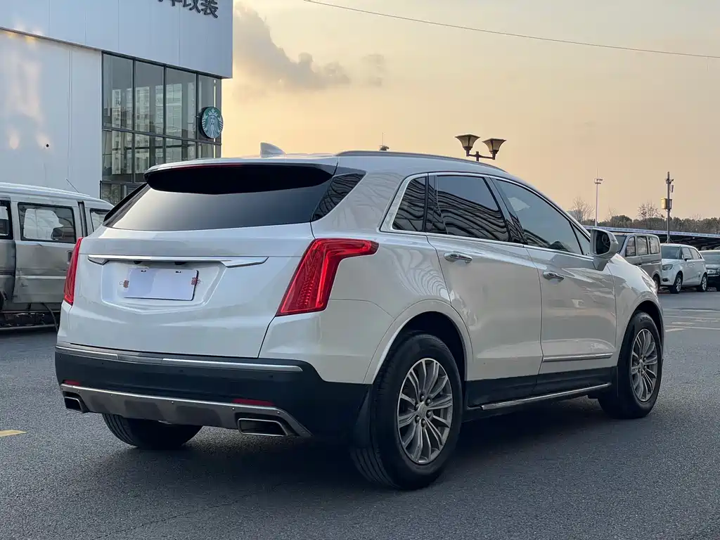 Cadillac XT5 — фото 22