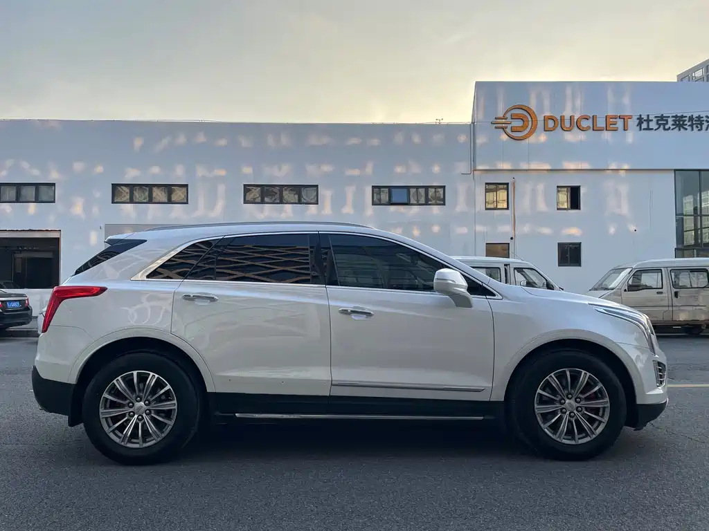 Cadillac XT5 — фото 23
