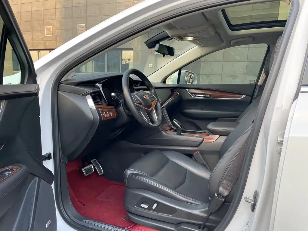 Cadillac XT5 — фото 6
