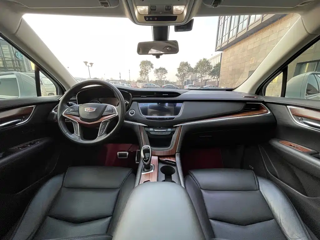 Cadillac XT5 — фото 8