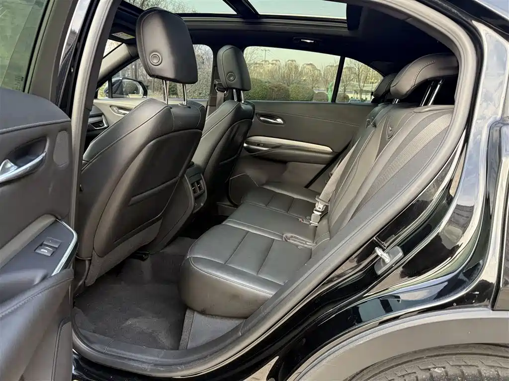 Cadillac XT4 — фото 23