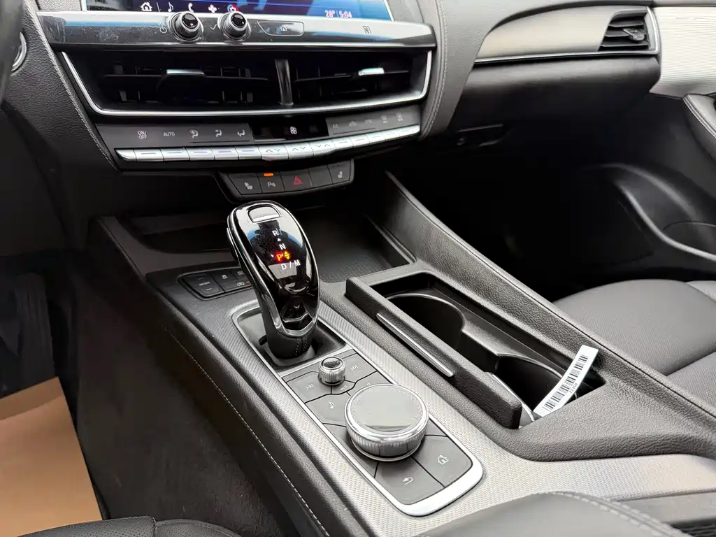 Cadillac CT5 — фото 13