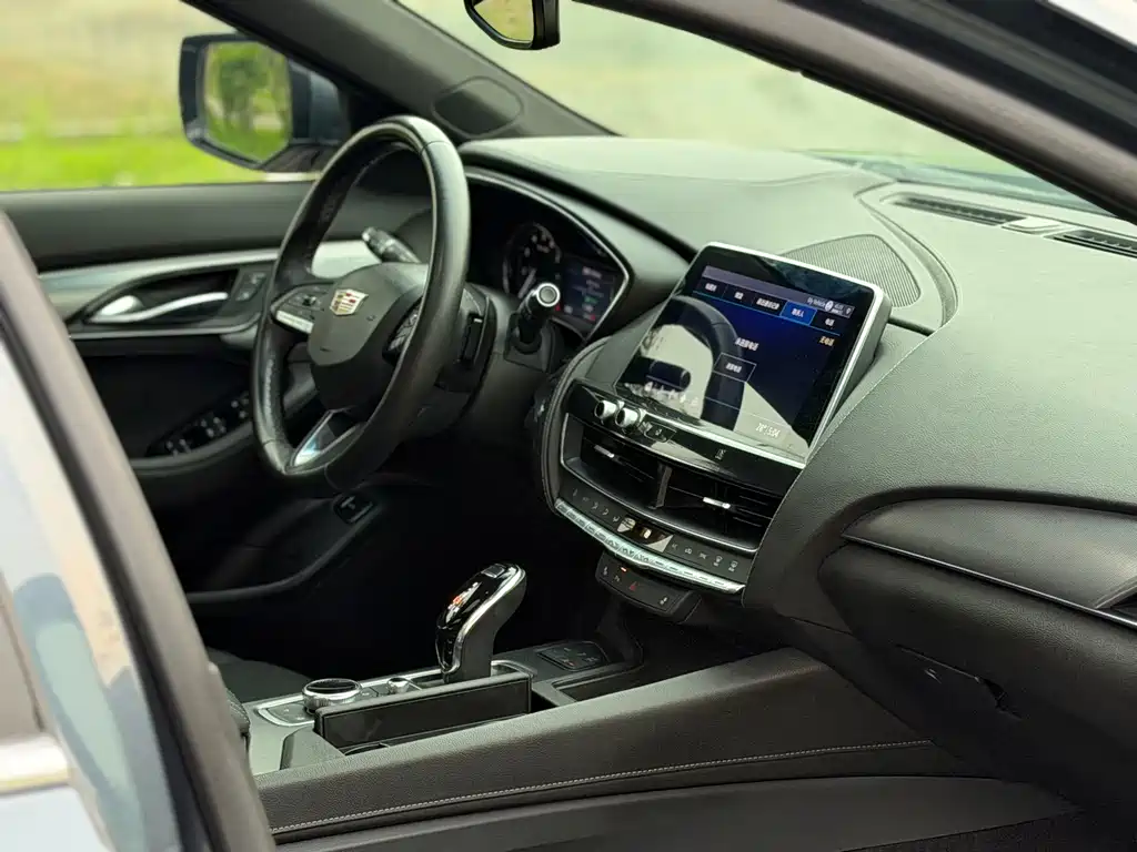Cadillac CT5 — фото 15