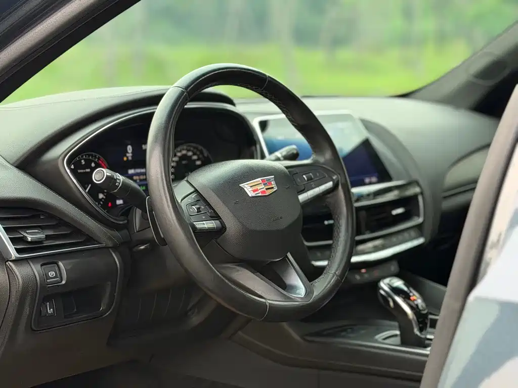 Cadillac CT5 — фото 7