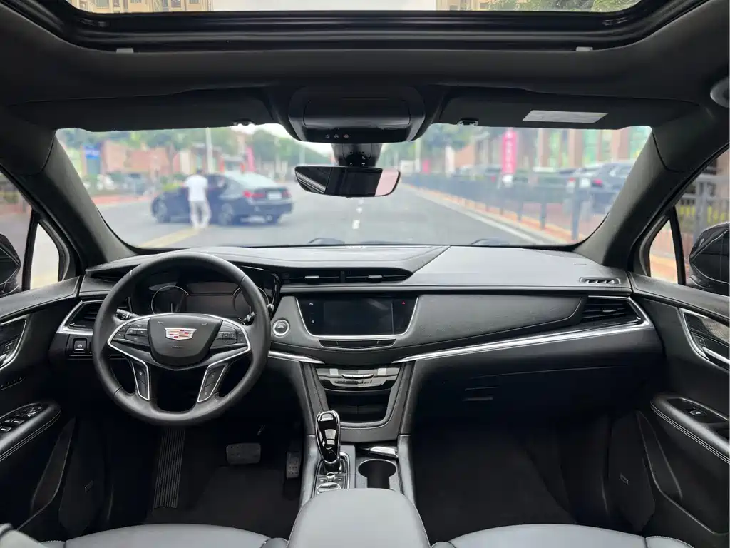 Cadillac XT5 — фото 8