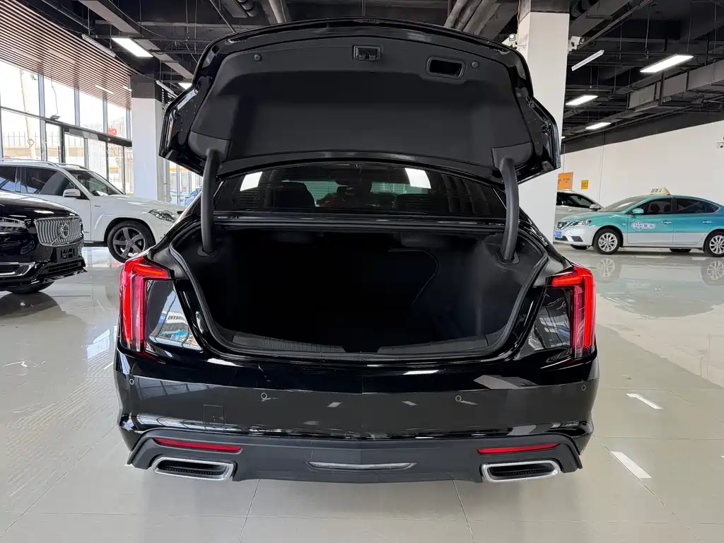 Cadillac CT5 — фото 15