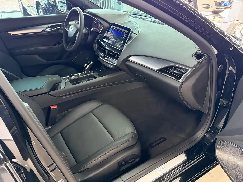 Cadillac CT5 — фото 7