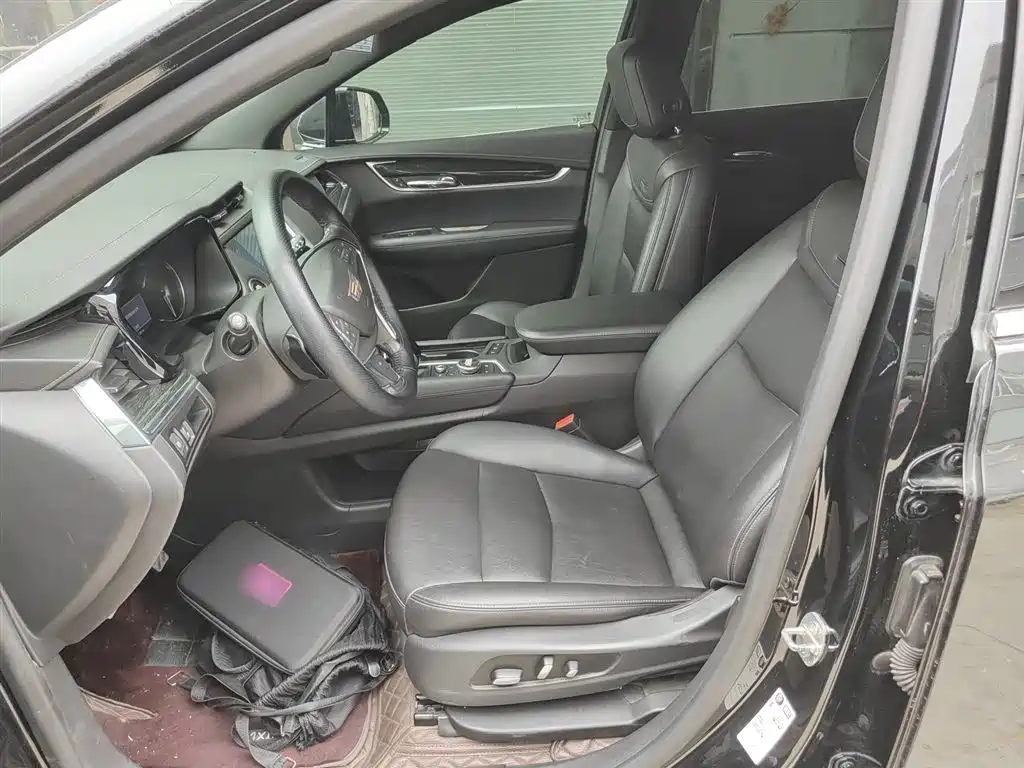Cadillac XT5 — фото 11