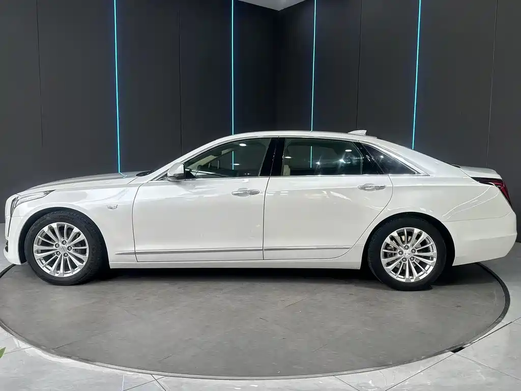 Cadillac CT6 — фото 4