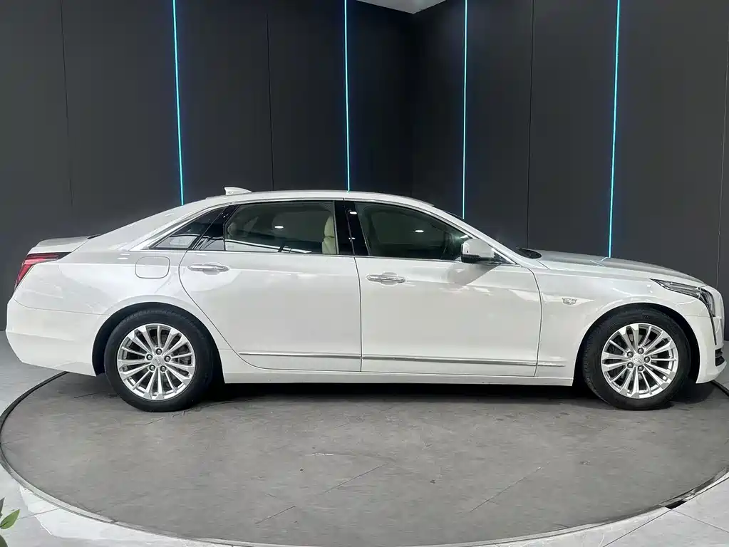 Cadillac CT6 — фото 5