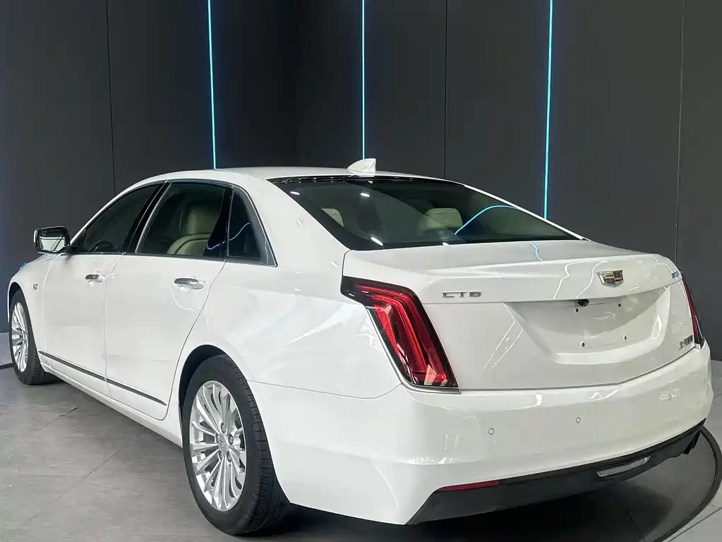 Cadillac CT6 — фото 8