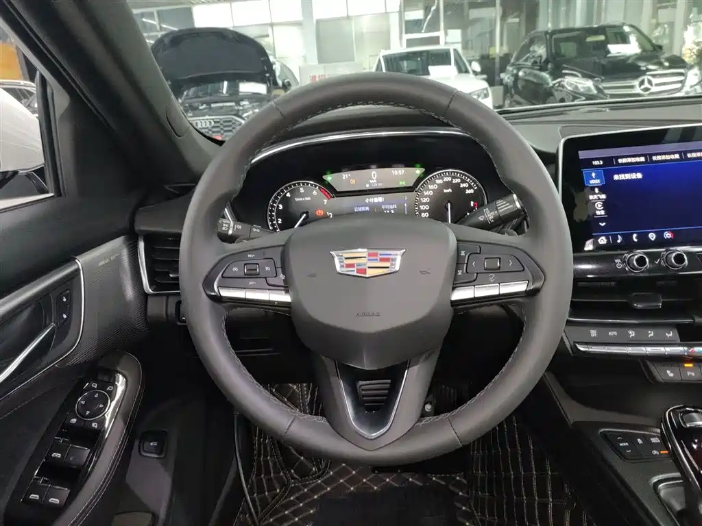 Cadillac CT5 — фото 11