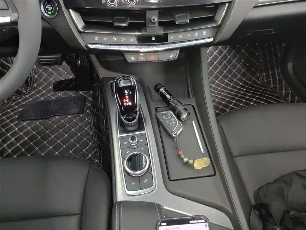 Cadillac CT5 — фото 14